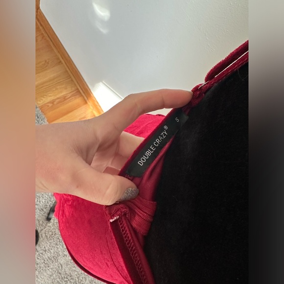 Red velvet dress - Picture 7 of 7